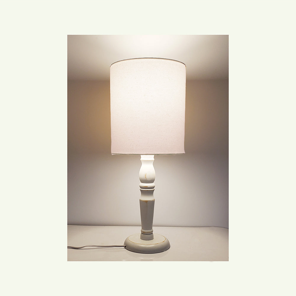 Luminária De Mesa Cúpula Tecido Cru Base Branco Provençal
