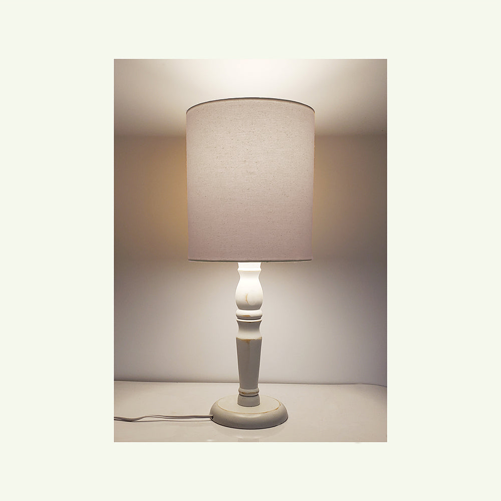 Luminária De Mesa Cúpula Tecido Cru Base Branco Provençal