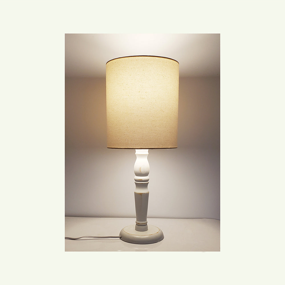 Luminária De Mesa Cúpula Tecido Cru Base Branco Provençal